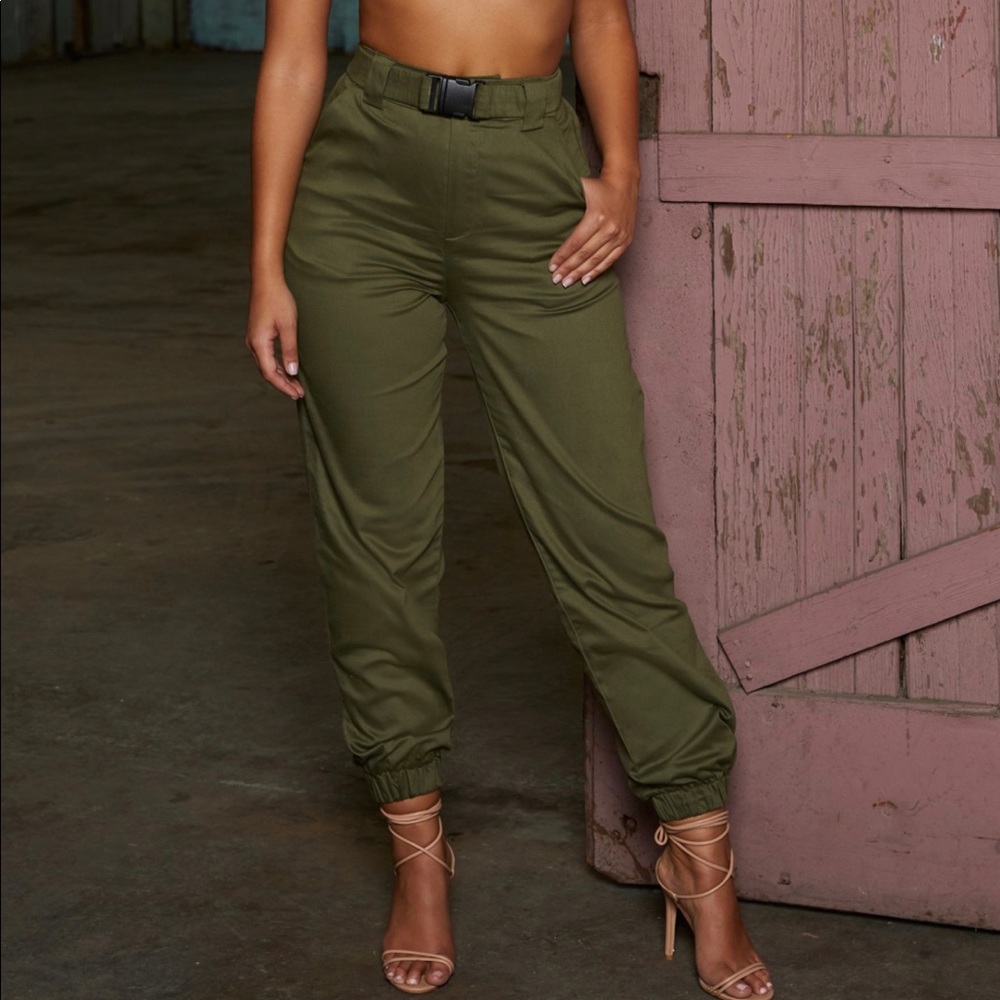Olive button cargo pants UK 6 US 4